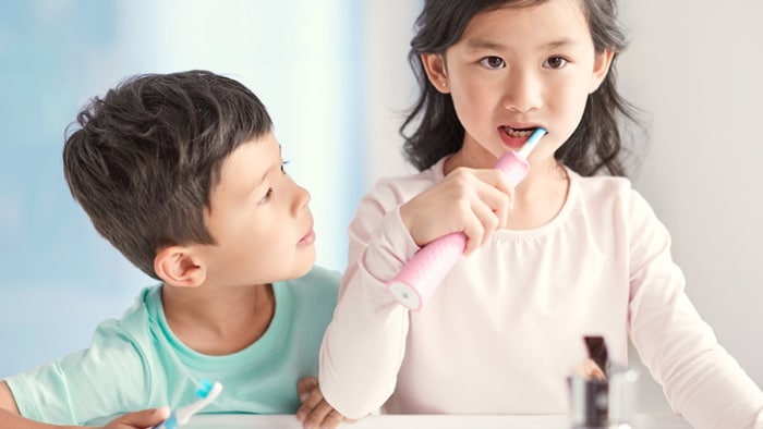 cum ii invatam pe cei mici sa se spele pe dinti