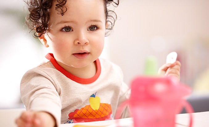 Alimentaţia copiilor mici – un regim echilibrat 