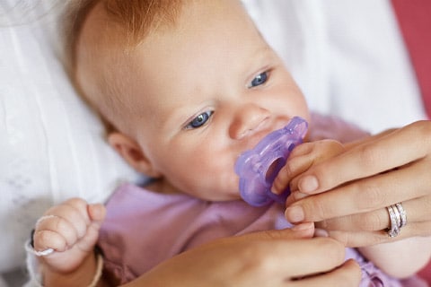 Alegerea perfectă: cum să alegi cea mai bună suzetă pentru bebeluşul tău