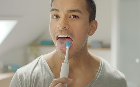 Dinţi curaţi şi respiraţie proaspătă cu Philips Sonicare