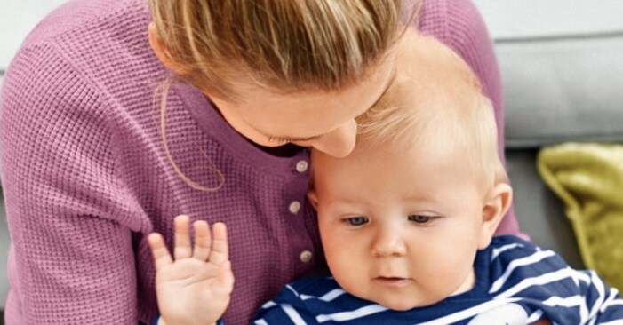 Ghidul de îngrijire a bebeluşului la 8 luni