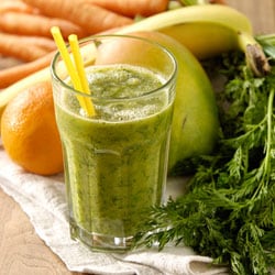 Smoothie de piersică şi ghimbir verde