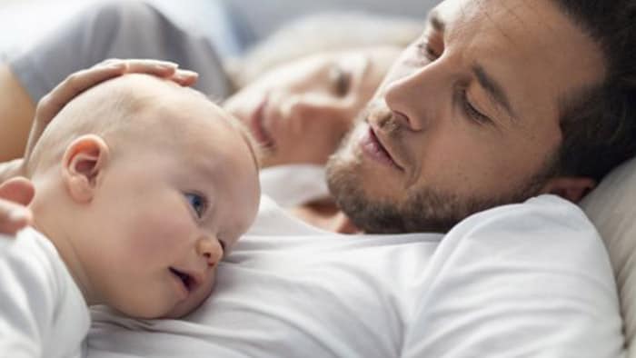 Cum sa calmezi un bebe care plange: sfaturi eficiente