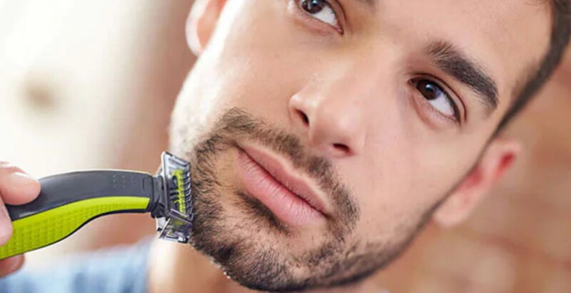 men shaving with razor