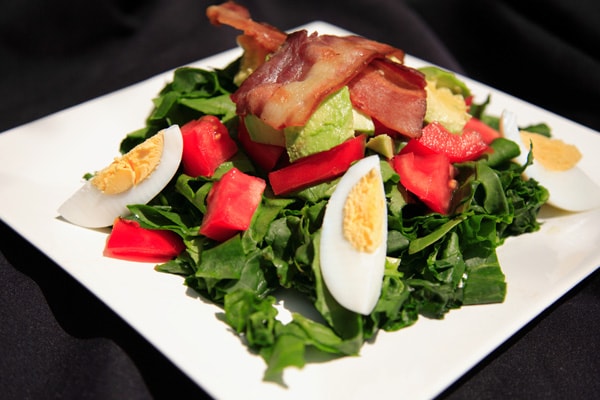 Salata de avocado cu bacon